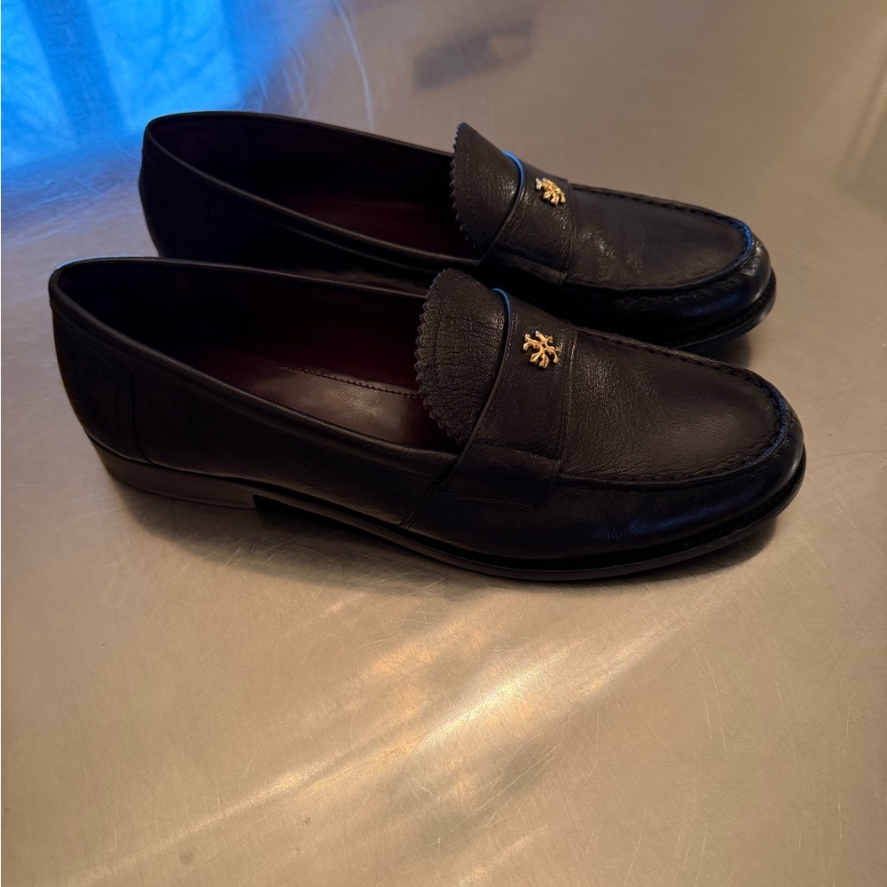 NWOT Tory Burch Classic Loafers in black leather. Size 11M.